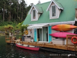 *SOLD*Float Home - Maple Bay Marina in exclusive Bird's Eye Cove
