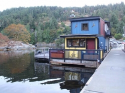 FLOAT HOME - Maple Bay Marina in Exclusive Bird's Eye Cove